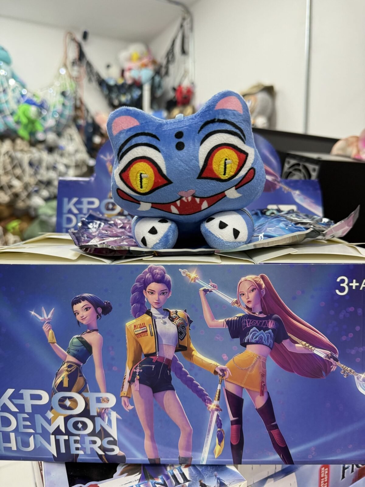 KPOP Llavero de Peluche con Sonido y Luz
