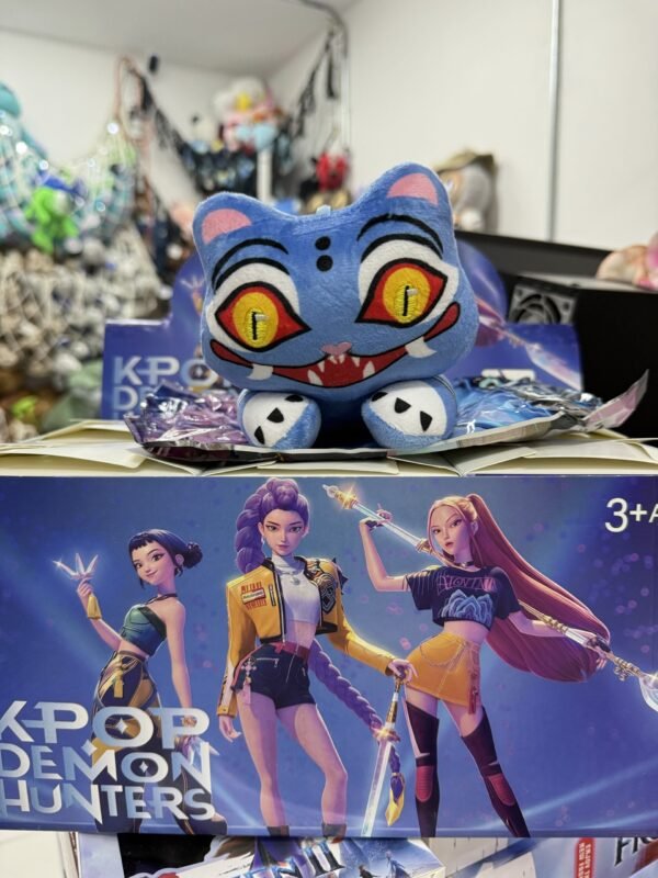 KPOP Llavero de Peluche con Sonido y Luz